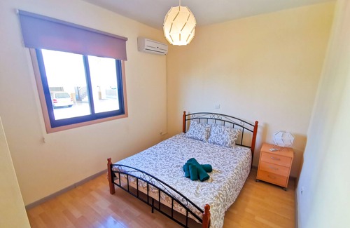Oroklini Apartment | Lazy Days Pool Apartments -Stylish apt with large terrace, sea view