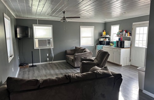 Wallingford House | Lazy Lake Cabin 1! Pet Friendly