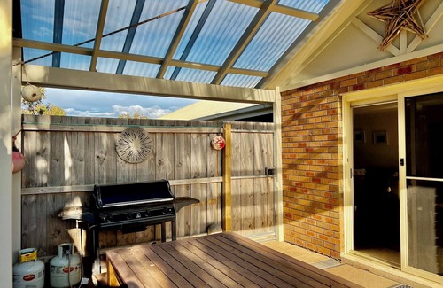 Waterhouse Villa | Lazy Sails Starboard - Pets welcome outside, WiFi