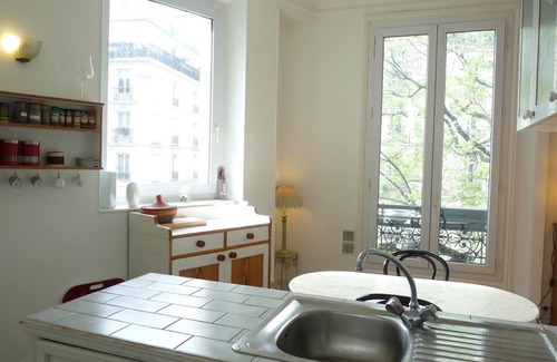 Parc-de-Montsouris Apartment | Le Alesia : Classic French Apartment in Historic Montparnasse Area