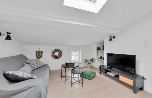 Mazamet Apartment | Le Blackwood