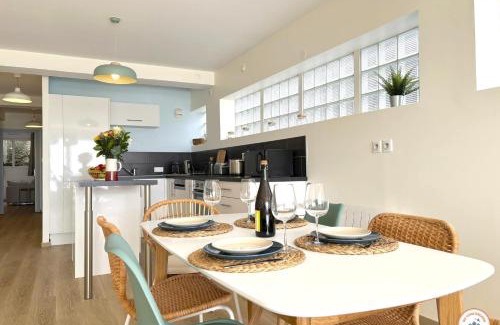 Saint-Martin-du-Littoral Apartment | Le Bord de Mer - Vue Mer - Terrasse - Parking