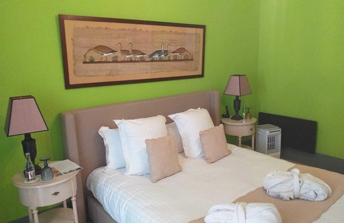 La Ferte-Frenel Hotel | Le Château des Rêves