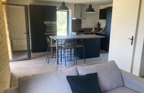 Saint-Aubin-de-Nabirat House | Le Chant des Verdiers. Maison en Pierre Restaurée Avec un Cadre Exceptionnel