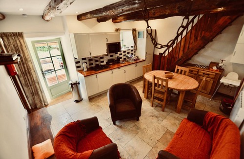 Riols Cottage | Le Chene - Cosy gite with panoramic mountain views, immersed in beautiful nature