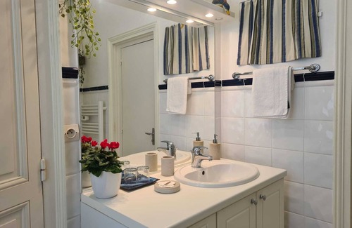 Chateau-Renard House | Le Clos Saint Nicolas