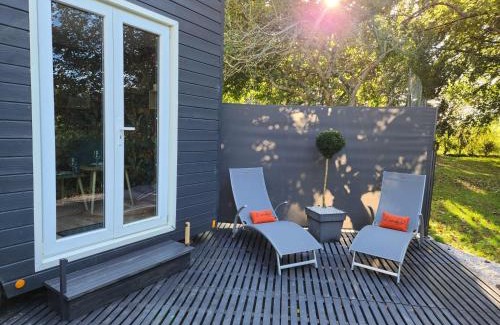 Saint-Jean-d'Elle House | le cocon d'amour " tiny-house avec jaccuzi privé "