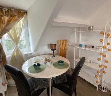 Lamballe Apartment | Le cocon jaune - Studio en hyper centre