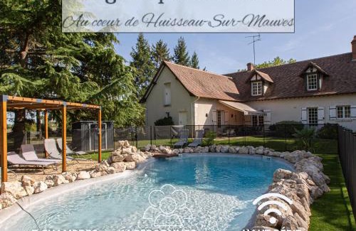 Huisseau-sur-Mauves House | Le Domaine de Baracas - Le Grand Gîte 4 étoiles - piscine-billard-baby-foot-cheminée - 14 personnes