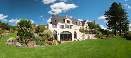 Villedieu-les-Poeles Bed & Breakfast | Le Domaine Des Chevaliers De Malte