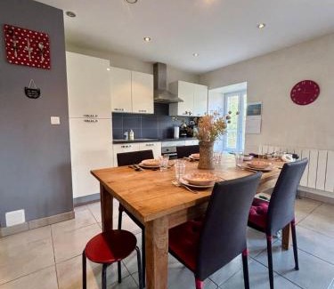 Morestel Apartment | Le Douare, Proche centre-ville, Parking