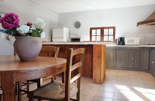 Saint-Amand-de-Coly House | Le Figuier is a holiday home in the Dordogne with a private swimming pool