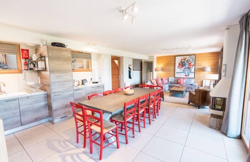 Vaujany Ski Chalet | Le Grand Galbert, 9 bedrm chalet sleeps 18 people, perfect for multiple families