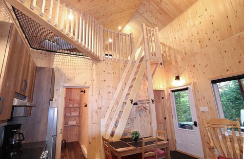 Shannon Apartment | Le Huard - Waterfront Cabin with Spa