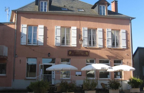 Ouroux-en-Morvan Hotel | Le Lion D'or