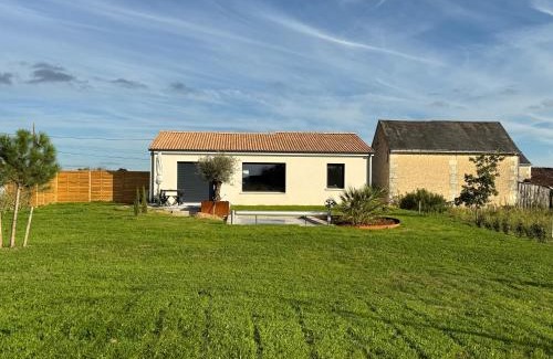 Vendeuvre-du-Poitou House | Le Logis du Chêne - Piscine, proche Futuroscope