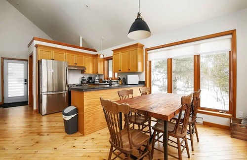 North Hatley Ski Chalet | Le Loup - Rustic luxury cottage in North Hatley