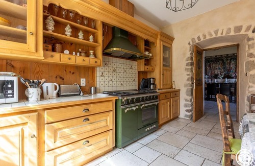 Saint-Bonnet-le-Chastel House | Le Médiéval - ST Bonnet LE Chastel