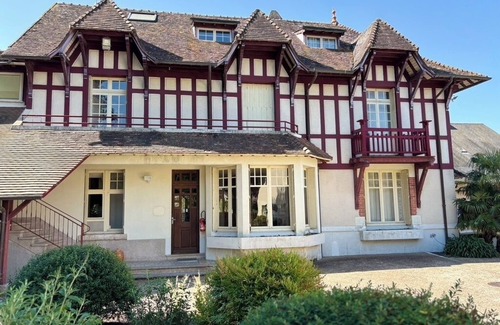 Veuzain-sur-Loire Villa | Le Manoir du Moulin, in the heart of the Loire castles, sleeps up to 65.