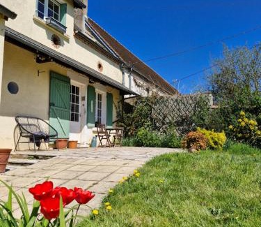 Sens-Beaujeu House | Le Masné