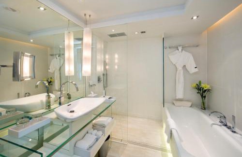 DLF City Hotel | Le Meridien Gurgaon, Delhi NCR