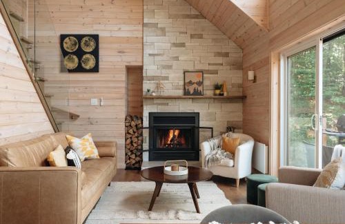 Val-des-Lacs Ski Chalet | Le Montagnia escape to Tremblant with hot tub