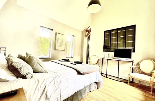 Le Deluge House | Le Paddock