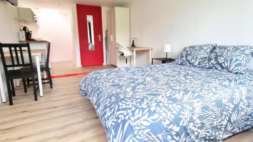 Avesnes-sur-Helpe Apartment | Le petit Château Avesnois - Studio avec terrasse vue sur le jardin