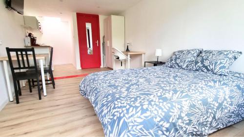 Avesnes-sur-Helpe Apartment | Le petit Château Avesnois - Studio avec terrasse vue sur le jardin