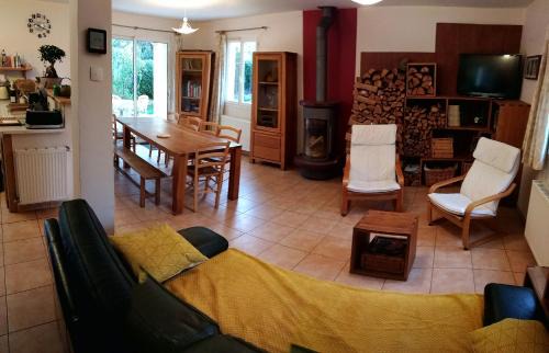 Die House | LE SECOND SOUFFLE Maison proche centre ville de Die tout peut se faire à pied gare SNCF marché U express rivière