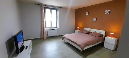 Issoudun Apartment | Le St Roch - appart 6-8 pers - wifi - centre ville