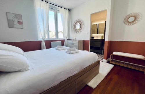 Nevers Apartment | "Le Theodore" Appartement charmant proche gare avec place de parking devant, quartier très calme, by PRIMO C0NCIERGERIE