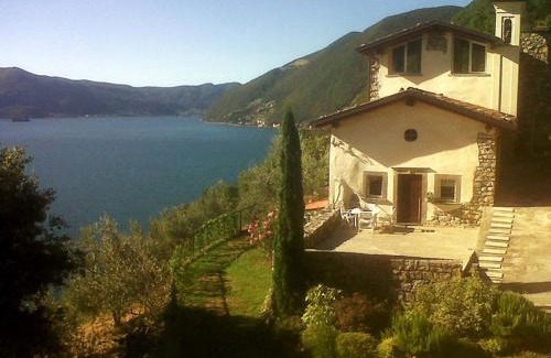 Parzanica House | Le Tre Isole