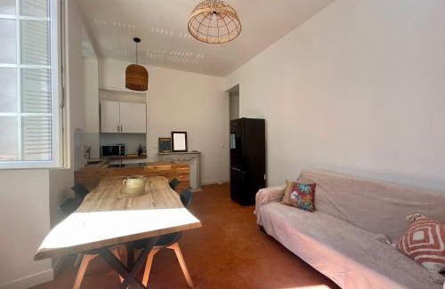 Cannes City Centre Apartment | Le Zeus - Cannes Villa St Henri seafront unique 2bedrooms
