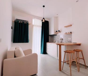 Dhermi House | Leas rooms Santorini, Dhermi