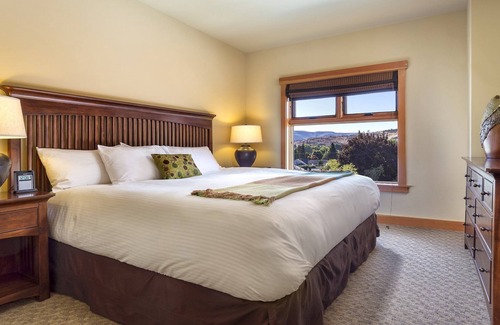 Chelan Resort | Leave your worries at the door!