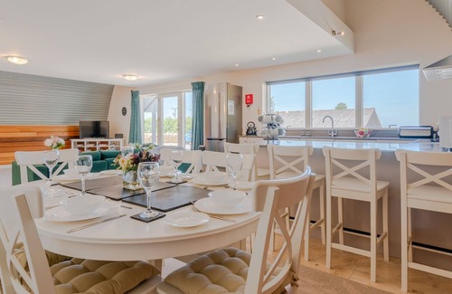 Chipping Campden House | Ledge View - sleeps 6 guests in 3 bedrooms