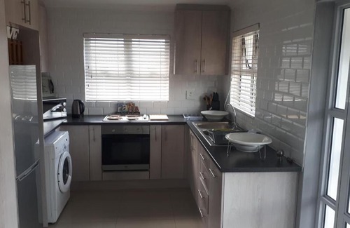 Eikenbosch Apartment | Lekker Le - Cottage