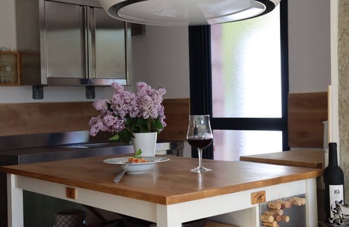 Balaruc-les-Bains Apartment | lemodernlounge, cozy garden level near Bassin de Thau, SETE and the beaches