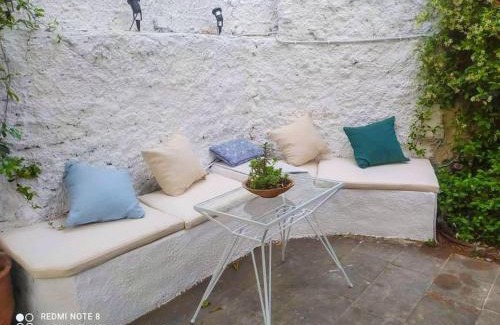 Plaka Apartment | Lemon Tree House with garden in Plaka