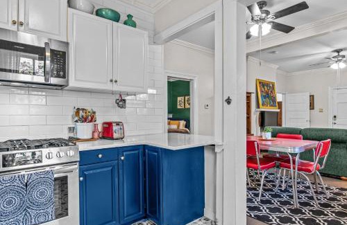 Athens House | Lenoir Cottage w covered patio and fire pit