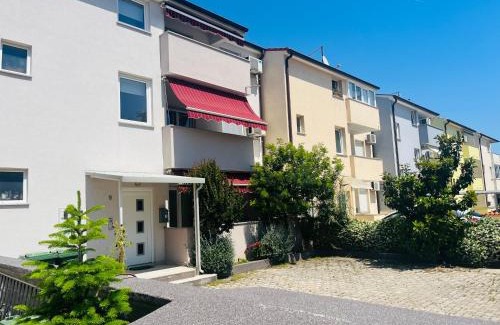 Gregovica Apartment | Leona