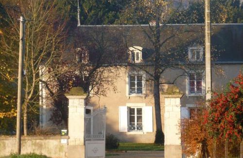 Vouneuil-sur-Vienne House | LePireau fr Gîtes Piscine chauffée