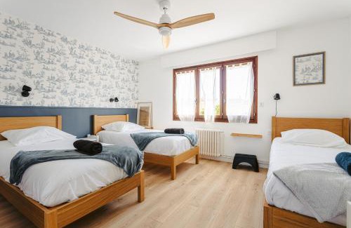 Saintes House | Les Arènes - Grande maison familiale rénovée, 6 à 12 personnes , Vue sur les Arènes, Garage véhicule électrique, Parking Gratuit