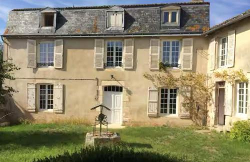 Chasseneuil-du-Poitou Bed & Breakfast | Les Buis, Chambre des Poétesses