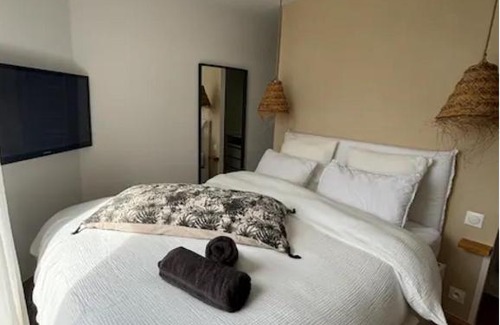 St.-Martin-des-Champs Bed & Breakfast | Les chambres de Julia - Piscine privée