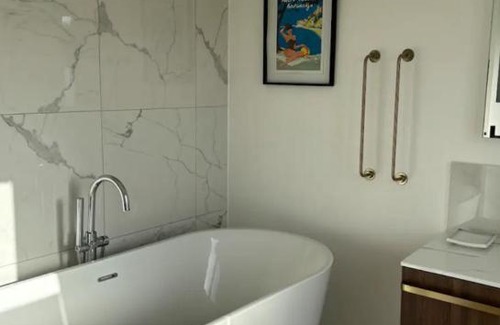 St.-Martin-des-Champs Bed & Breakfast | Les chambres de Julia - Piscine privée