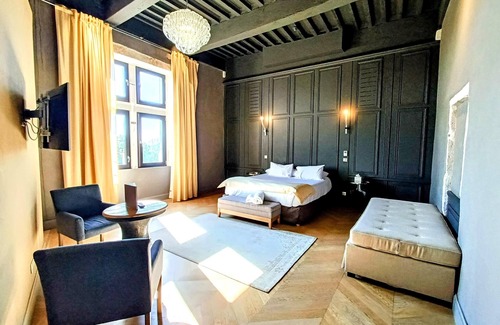 Sainte-Julie Hotel | Les Chambres De La Renaissance