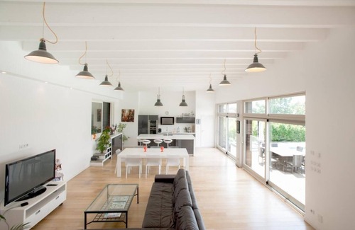 Charnay-les-Macon Bed & Breakfast | Les Crays De Levigny