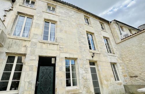 Jarnac House | Les Dames Jeannes